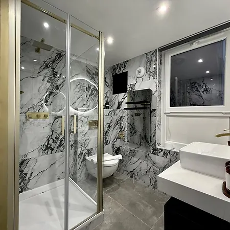 Auguste Comte - Avec Balcon - Coeur De Dijon