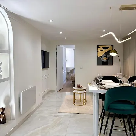 Appartement Auguste Comte - Avec Balcon - Coeur De