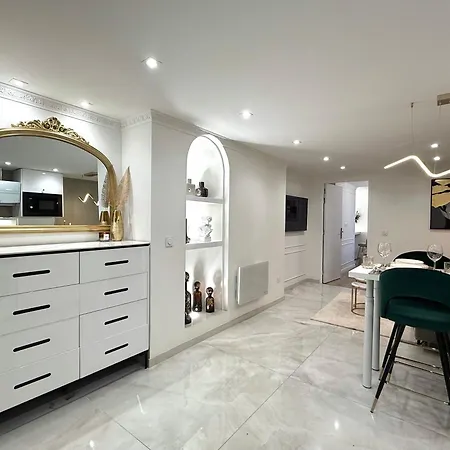 Auguste Comte - Avec Balcon - Coeur De アパート ディジョン