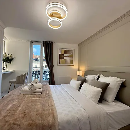 Auguste Comte - Avec Balcon - Coeur De *