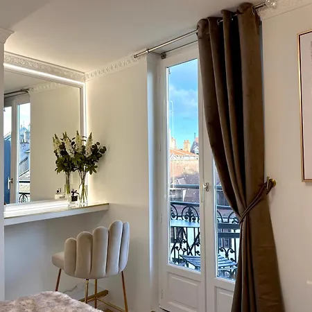 Auguste Comte - Avec Balcon - Coeur De Appartement Dijon