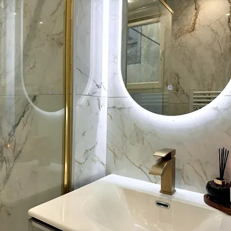 Auguste Comte - Avec Balcon - Coeur De Dijon