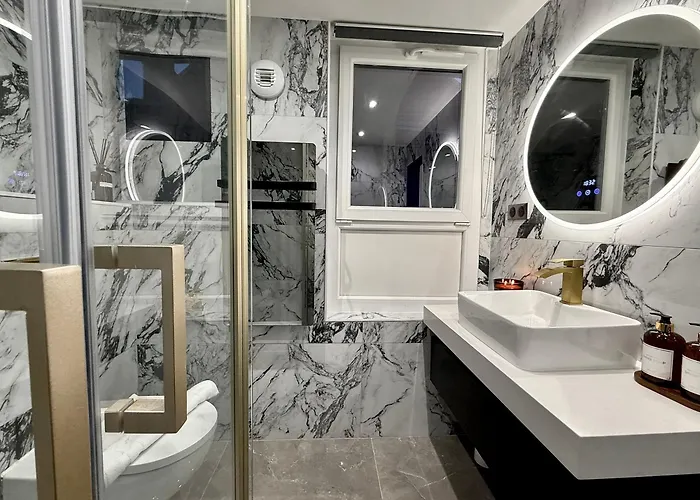 Auguste Comte - Avec Balcon - Coeur De アパート