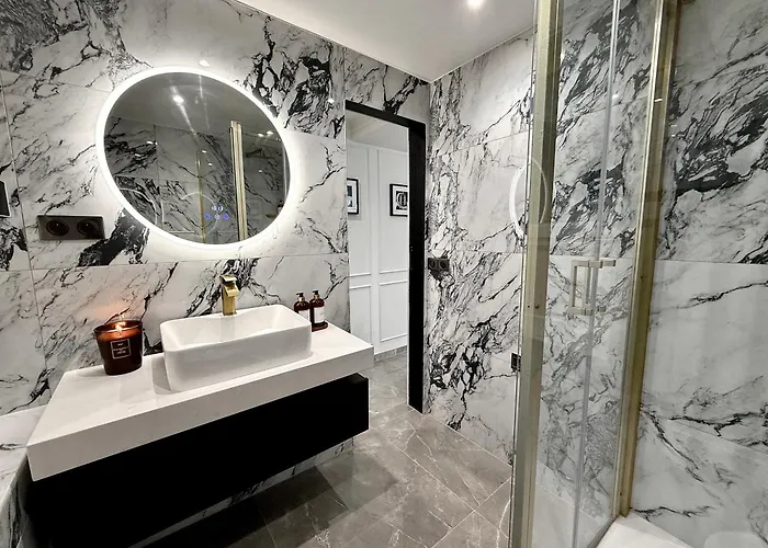 Auguste Comte - Avec Balcon - Coeur De *