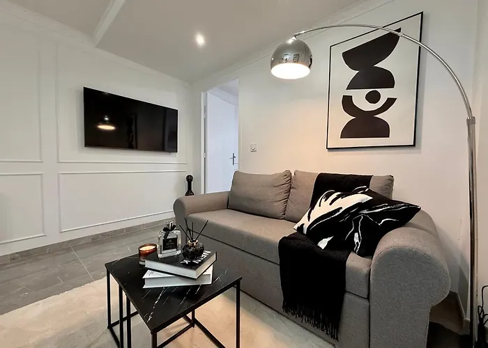 Auguste Comte - Avec Balcon - Coeur De アパート