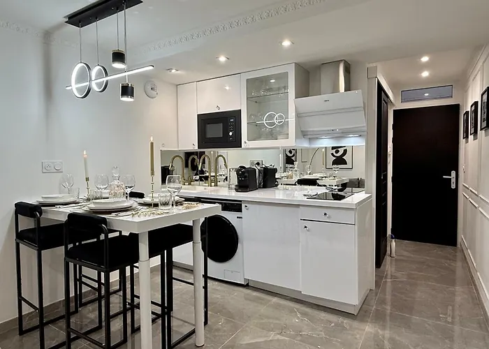 Auguste Comte - Avec Balcon - Coeur De アパート ディジョン