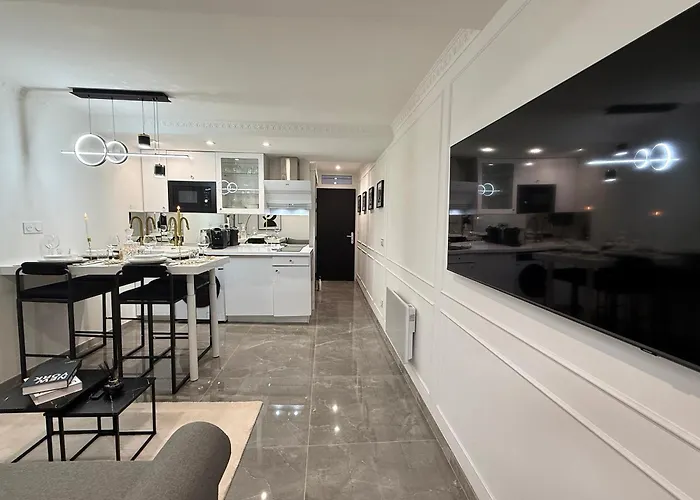 Auguste Comte - Avec Balcon - Coeur De アパート *