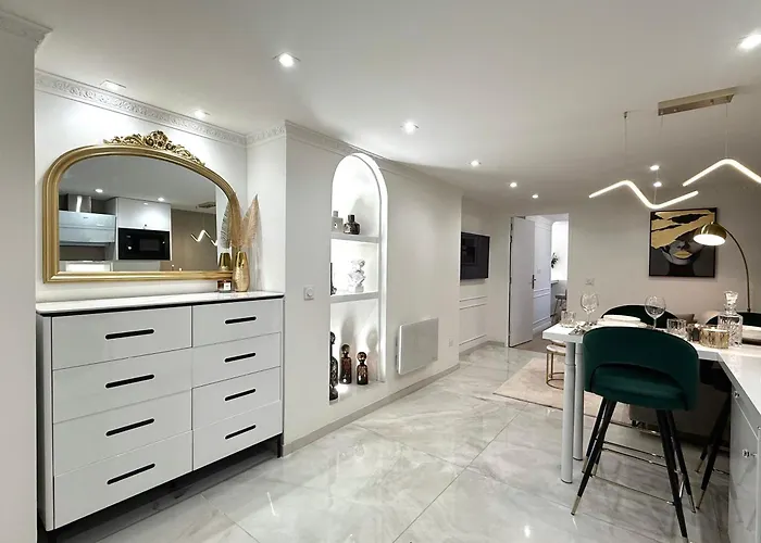 Auguste Comte - Avec Balcon - Coeur De アパート ディジョン