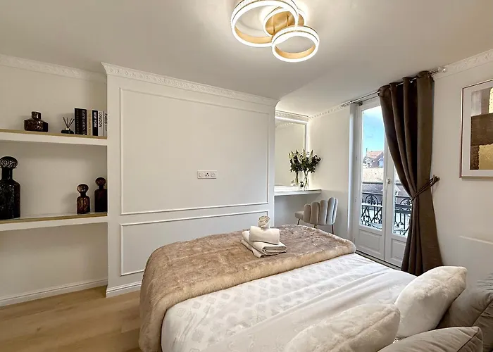 Auguste Comte - Avec Balcon - Coeur De *